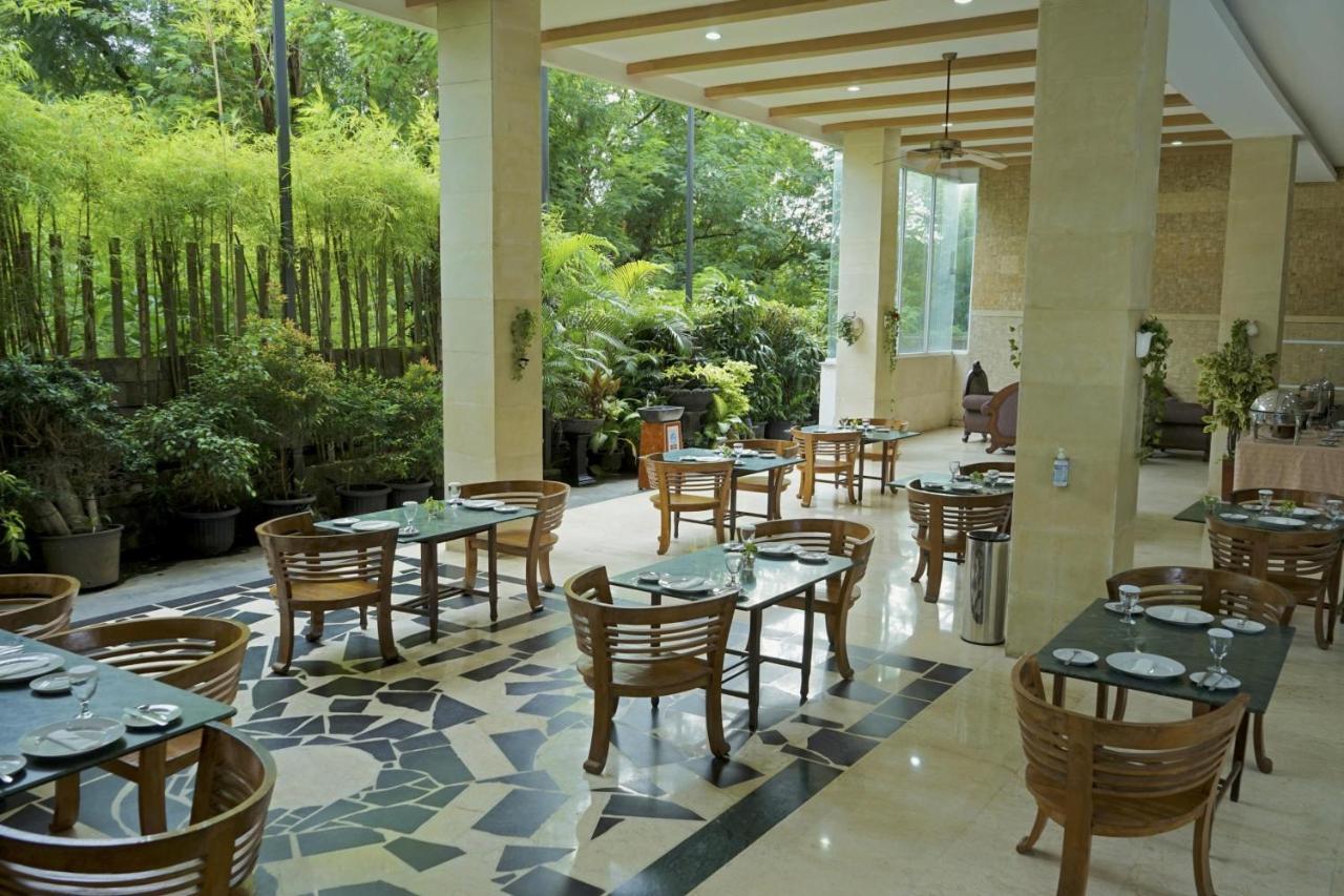 Marilyn Hotel Serpong Eksteriør billede