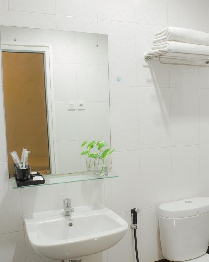 Marilyn Hotel Serpong Eksteriør billede