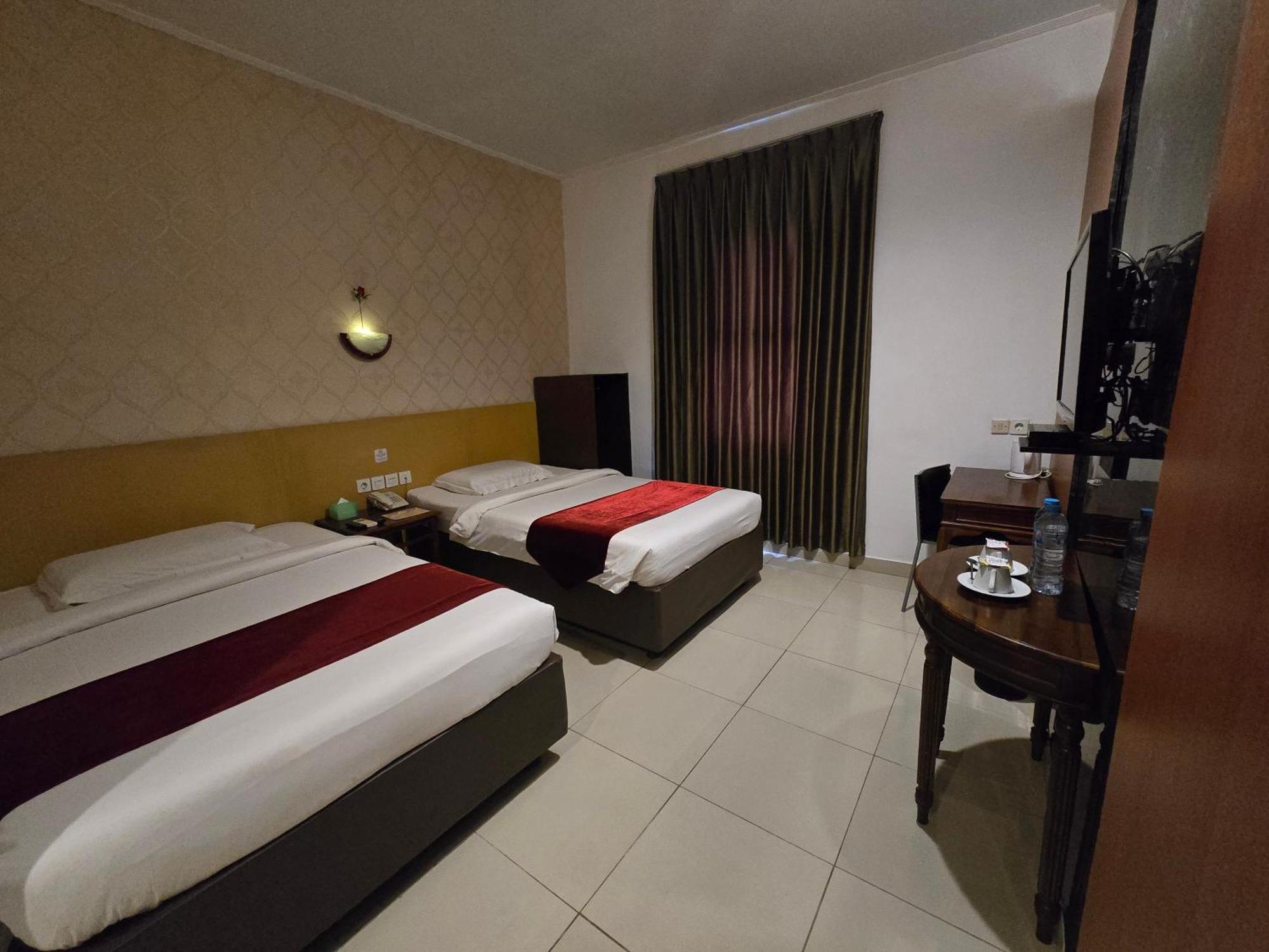 Marilyn Hotel Serpong Eksteriør billede