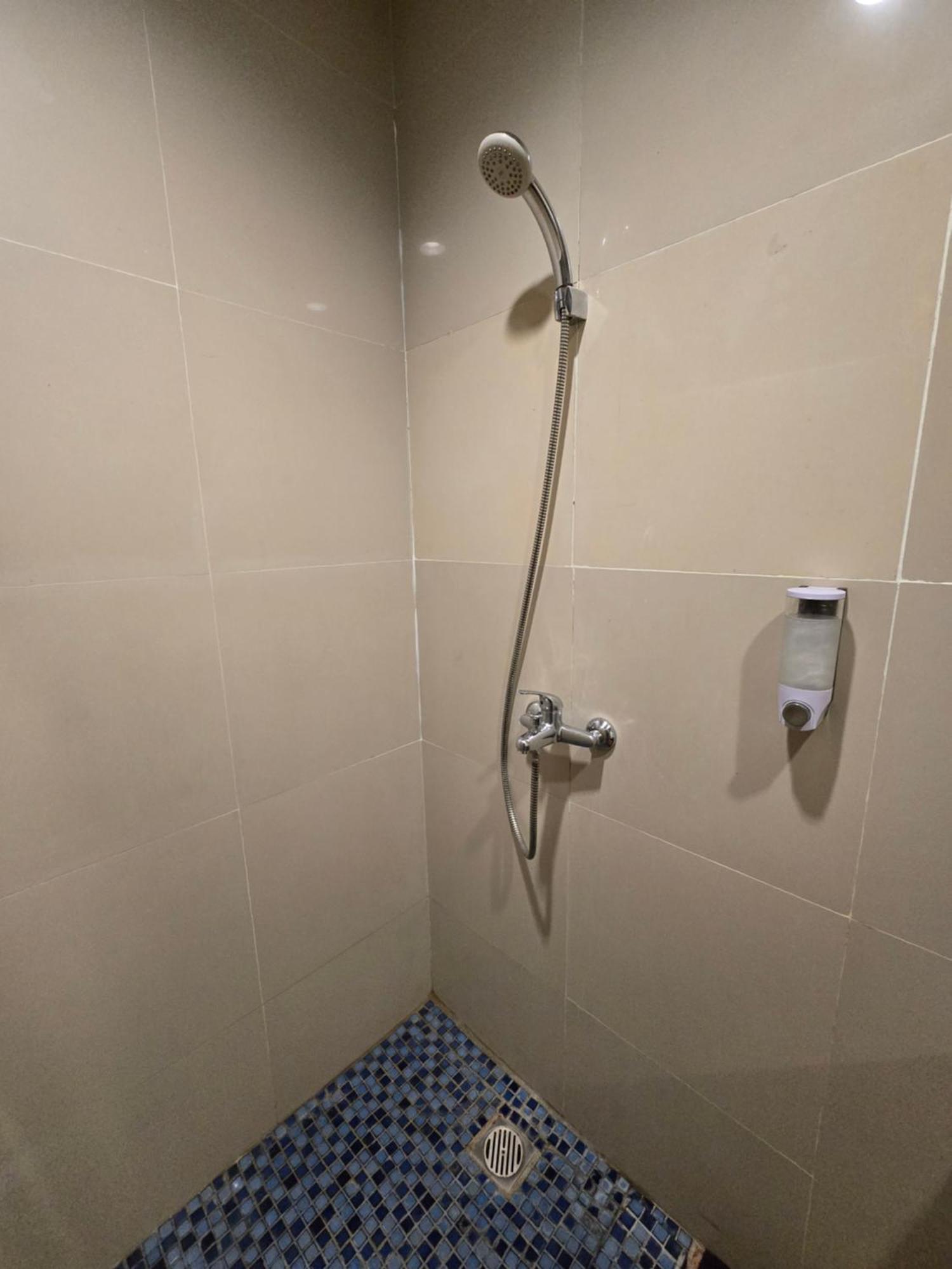 Marilyn Hotel Serpong Eksteriør billede