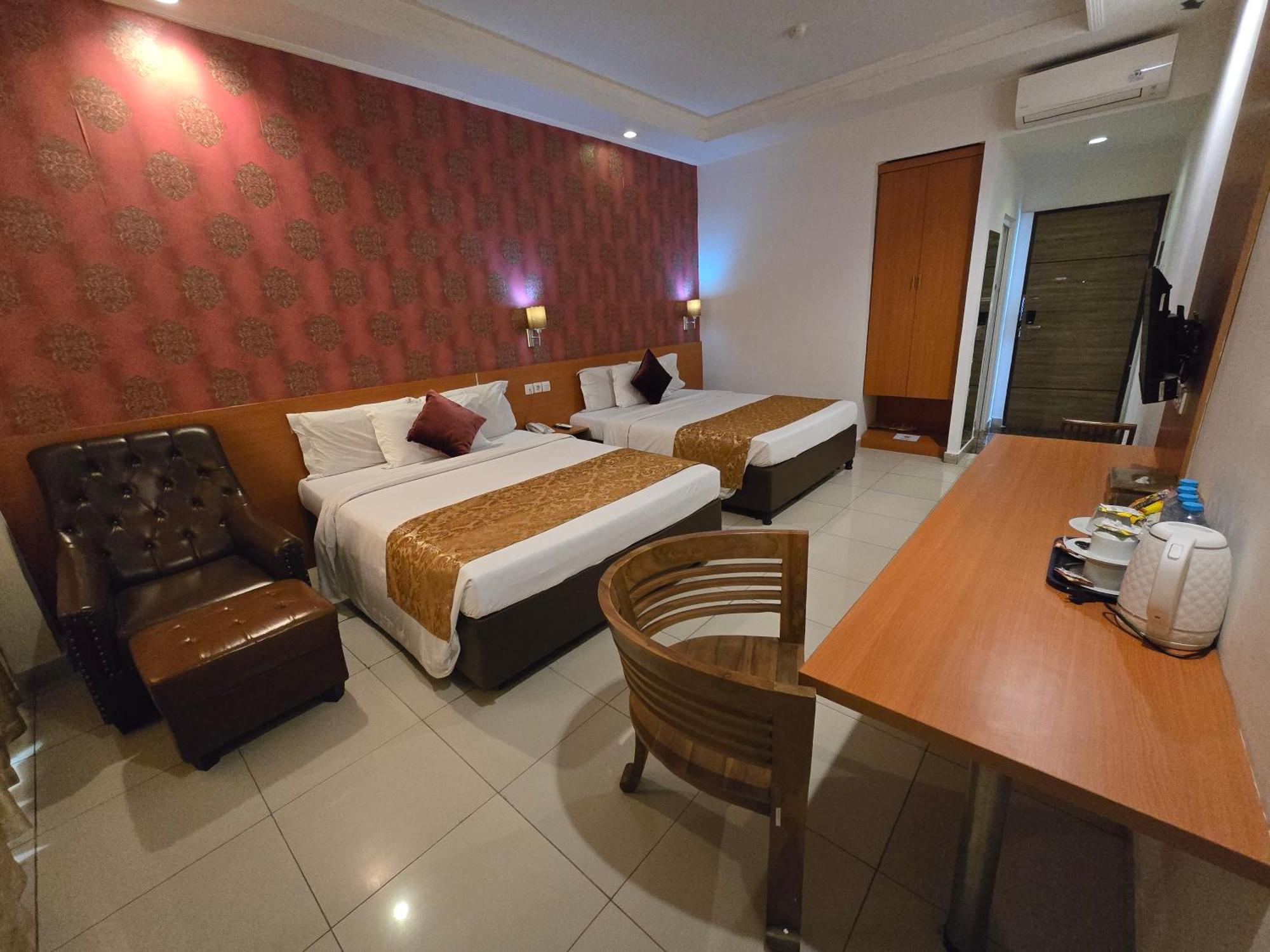 Marilyn Hotel Serpong Eksteriør billede